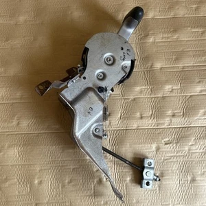 HONDA CR-V CRV MK3 2011 FESTSTELLBREMSE HANDBREMSGRIFF HEBELMECHANISMUS - Bild 1 von 8