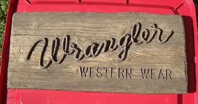 "Letrero de Wrangler Western Wear vintage 20,5"" X9,5"" cuerda de letrero de tienda de distribuidor" Foto 1 de 4