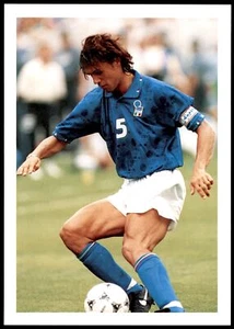 Bassett & Co Europe's Best (1995-96) Postcard - Captains Paolo Maldini (Italy) - Picture 1 of 2