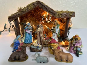 11-teiliges beleuchtetes Porzellan Krippenset Holz Krippe East West Co - Bild 1 von 13