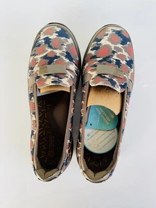 Bzees flache Damenschuhe mit Lippenstift abwaschbar Slipper Größe 7 M Morel - Bild 1 von 7