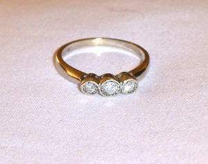HM 9CT WHITE GOLD 3 STONE DIAMOND RING SIZE N - Picture 1 of 3