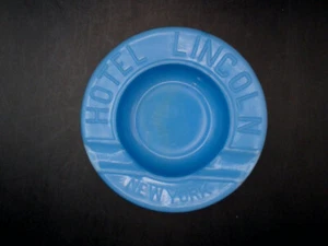 Akro Agate Glass Hotel Lincoln, New York Blue Ashtray. No matchbox holder - Picture 1 of 4