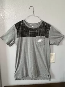 Nike Geometric White And Black T-shirt With Front Pocket Size Small - Picture 1 of 4