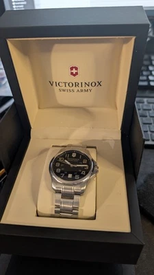 Victorinox Swiss Army Field Reloj de Cuarzo Esfera Negra 100M Años 2000 con Caja Foto 1 de 4