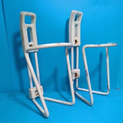 PAIR OF VINTAGE 80'S / 90'S WHITE ELITE WATER BOTTLE CAGES FOR RACING BIKE - Image 1 of 4