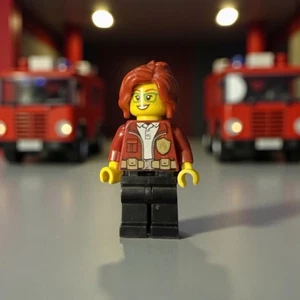 LEGO Minifigura - Jefe de Bomberos, Mujer - Freya McCloud - Juego # 60268, 60231 - Imagen 1 de 2