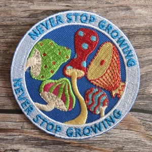 Parche Never Stop Growing Retro Estilo Años 60 70 Seta Hippy Hippie Plancha - Imagen 1 de 2
