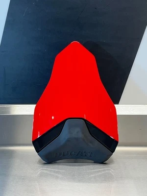 Cubierta de asiento Ducati OEM en rojo para Superbike 2010, 2012 24713071AH Foto 1 de 4
