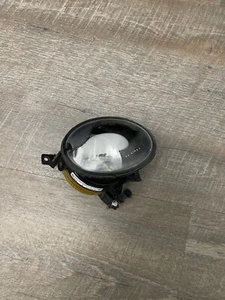2013 Convertible Beetle passenger fog light - Picture 1 of 4