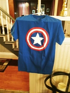 Captain America Shield T-Shirt Men's Small - Picture 1 of 3