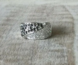CLEARANCE - WOMEN'S BLACK & CLEAR CRYSTAL FASHION RING SIZE 8 - Picture 1 of 7