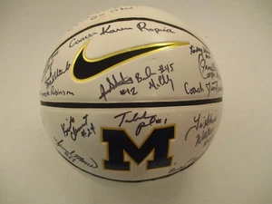 Michigan Wolverines Women's Basketball 2004 - 2005 Full Team Signed Ball Coaches - Picture 1 of 10