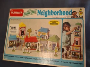 Juego de colección 1977 Sesame Street Neighborhood Building en caja - Imagen 1 de 3