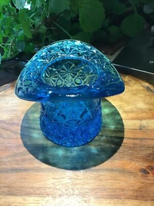 Sombrero de copa Fenton Aqua azul marino margarita y botón soporte votivo, c. 1953 - 1974 - Imagen 1 de 4