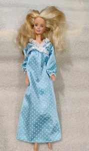 Barbie 1991 bambola e 1996 FASHION AVENUE raso blu bianco abito da notte a pois - Foto 1 di 8