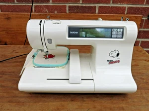 BROTHER PE- 200 - SNOOPY - EMBROIDERY - SEWING MACHINE - Picture 1 of 20
