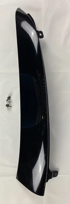 02-09 GMC Envoy LH Puerta trasera lateral del conductor Ventana trasera Moldura de esquina Negro Foto 1 de 4