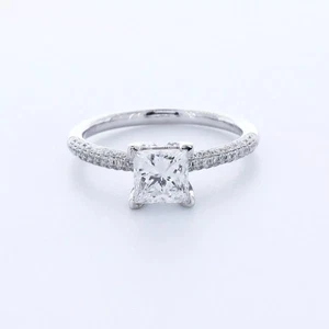 Anillo de compromiso de oro blanco de 18 quilates pequeño diamante cultivado en laboratorio princesa de 1,66 quilates F VS1 - Imagen 1 de 15