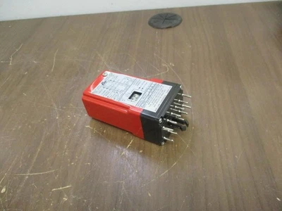 Red Lion Controls Pulse Rate Converter PRA1-1021 115V 50/60Hz Used - Image 1 of 4