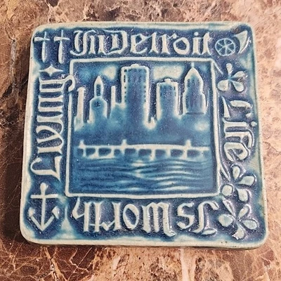 Azulejo Pewabic Pottery Old Detroit azul 3 1/2" cuadrado vintage HECHO EN DETROIT EE. UU. Foto 1 de 4