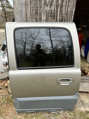 Used Rear Left Door fits: 2004 Chevrolet Avalanche 1500 classic style creased do - Image 1 of 3