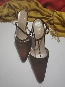 Scarpe Chanel raso cinturino a T marrone punta punta tacco a spillo taglia 39 tacco 1/2 usate - Foto 1 di 16