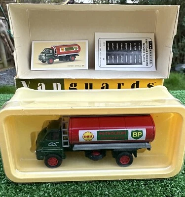 Vanguards 1:64 Scale Bedford ‘S’ Type Tanker Shell/BP Liveried - Image 1 of 4