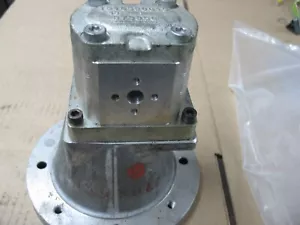 NUOVA POMPA AD INGRANAGGI BOSCH REXROTH 1515800013 CON CARTER MOTORE IEC 80 P9498 - Foto 1 di 6