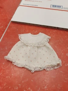 Vestito bambola vintage delicato - fiori rosa e verdi bordo pizzo bianco stile anni 80  - Foto 1 di 8