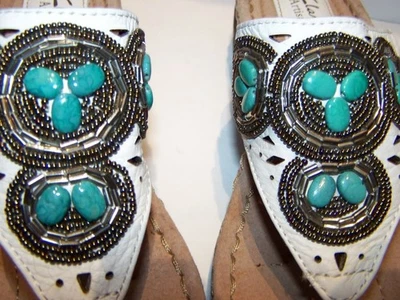 NUEVAS Sandalias Artesanales Clarks Para Mujer Talla 7M Blanco Cuero Turquesa Cuentas Tanga Foto 1 de 4