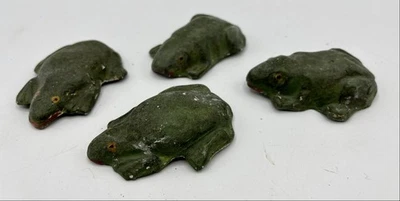 Lot de 4 grenouilles vertes - Figurines anciennes en plâtre peint, mi-XX° siècle - Photo 1/4