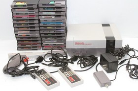 Nintendo NES Console, 2 Controllers, Zapper Gun, 26 Games w Sleeves & Manuals