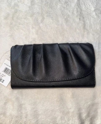 NUEVA CARTERA NEGRA PARA DAMAS KENNETH COLE CON MUCHO ESPACIO  Foto 1 de 4
