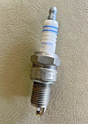 Bosch Spark Plug (X10) - WR8LC / 7909 / 12-12-9-061-869 - For BMW 325i & More - Image 1 of 3