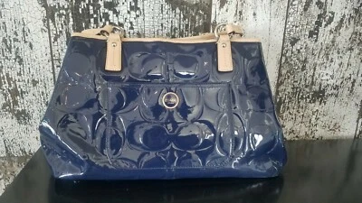 Auténtico Bolso Coach Azul y Beige 10" Alto y 15" Ancho en la Base Foto 1 de 3