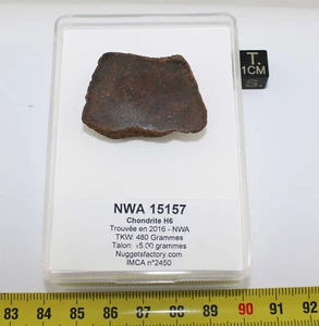 Talon de Météorite NWA 15157 dans une boite Chondrite H6 (15.00 grammes- 001* ) - Picture 1 of 6