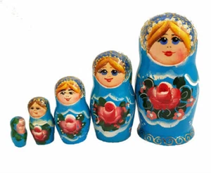 Muñecas Rusos Postes De Matrioshka Azul Con Flor Rojo Artista Petrseva - Imagen 1 de 1