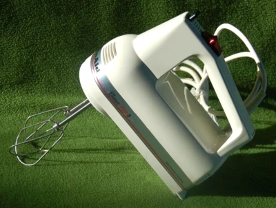 KitchenAid ~ Classic Plus, batidora de mano de 5 velocidades ~ blanca con cuchillas batidoras ~ GC Foto 1 de 4