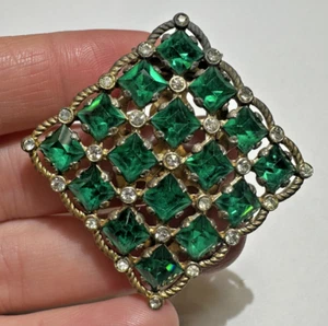 Green Emerald Square Rhinestone Exquisite Filigree Gold tone Vintage Fur Clip - Picture 1 of 6