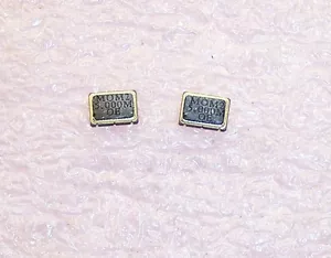 QTY (40) 5MHz SMD OSCILLATORS 5x7mm CMOS/TTL 3.3V TRI STATE MOM3-5.000M-S1U1QIT - Picture 1 of 3