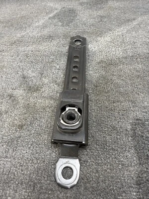 Anclaje de ajuste de cinturón de seguridad 1998-2002 Toyota Land Cruiser LX470 OEM 73200-60020-C0 Foto 1 de 4