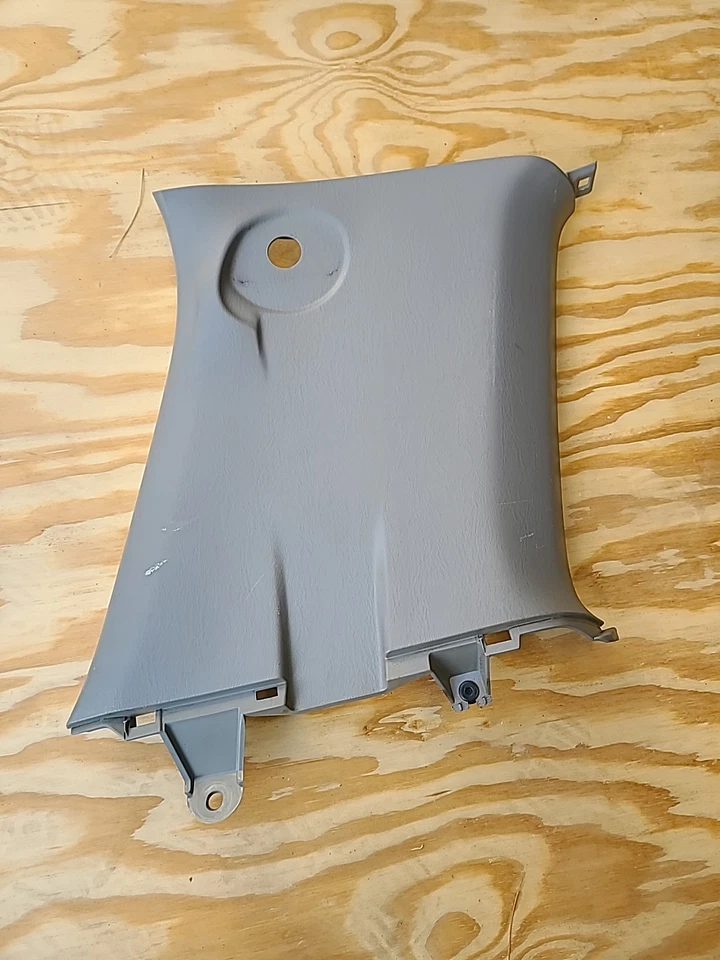 Toyota Highlander LH 2001-2007 adorno del lado del conductor embellecedor trasero. Foto 1 de 2