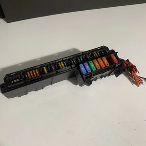 2004 - 2010 BMW E60 525I 530I 545I FRONT POWER DISTRIBUTION FUSE BOX OEM 6932452 - Foto 1 di 13