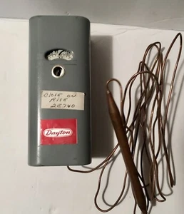 2E740 Dayton 2-stufiger Leitungsspannungsthermostat SPDT 120-240VAC - Bild 1 von 3