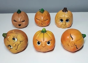 Lotto di 6 statuette vintage in ceramica Halloween zucca antropomorfa con volti - Foto 1 di 15