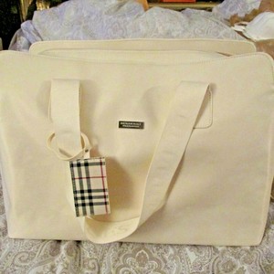 Las mejores ofertas en Exterior de nylon Burberry Beige Bolsas y bolsos  para Mujer | eBay