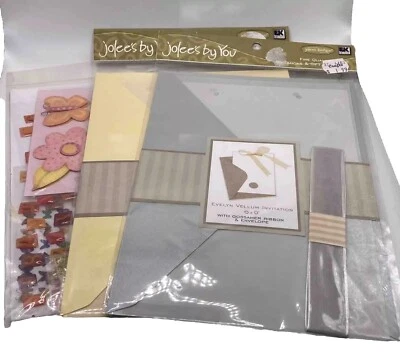 Lote de 3 kits de invitación de vitela Evelyn de Jolee's 1 verde y 1 amarillo y pegatinas Foto 1 de 4