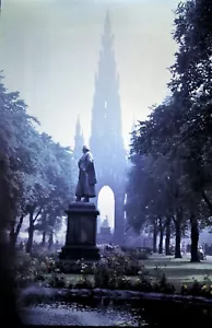 Diapositiva original 1967, Edimburgo, Escocia, monumento a Scott - E. Princes St Gardens - Imagen 1 de 1