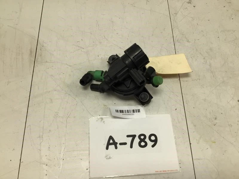 Lincoln Navigator 2003 bote de vapor válvula de purga OEM+ Foto 1 de 4